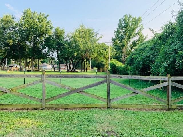 3408 S Phelps Road, Independence, MO 64055