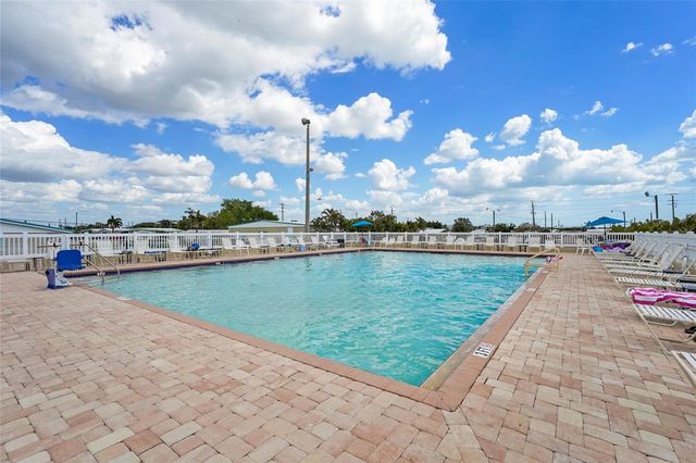 6624 MARINA DRIVE, Bradenton, FL 34207