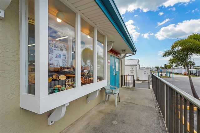 6624 MARINA DRIVE, Bradenton, FL 34207