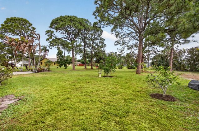 5589 SE Paramount Drive, Stuart, FL 34997