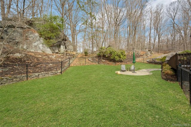 17 Chester Court, Cortlandt Manor, NY 10567