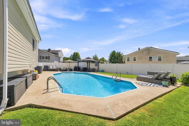 43 ROLLING LANE, Hamilton, NJ 08690