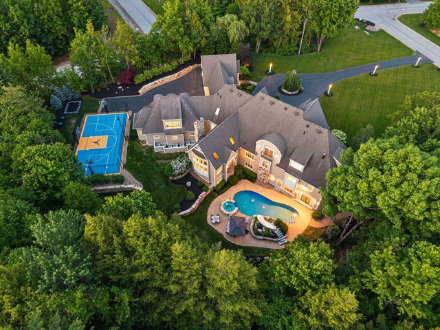 1 Willowbrook Court, Bedford, NH 03110