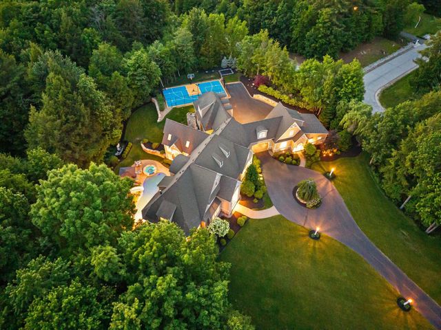 1 Willowbrook Court, Bedford, NH 03110