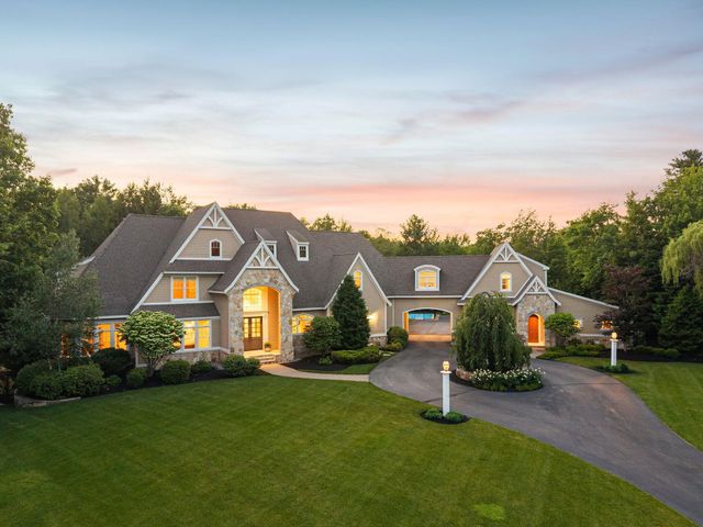 1 Willowbrook Court, Bedford, NH 03110