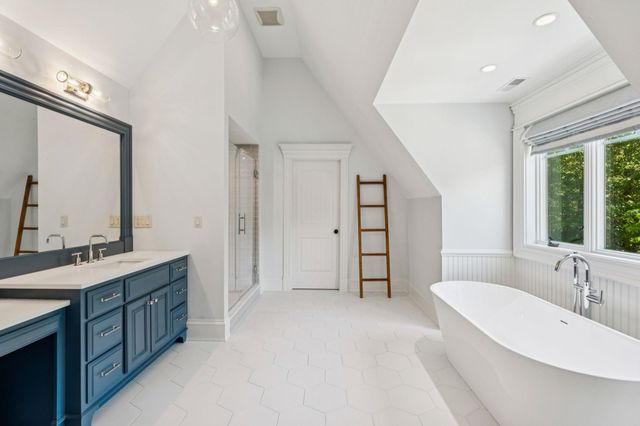 1 Willowbrook Court, Bedford, NH 03110