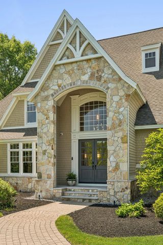 1 Willowbrook Court, Bedford, NH 03110