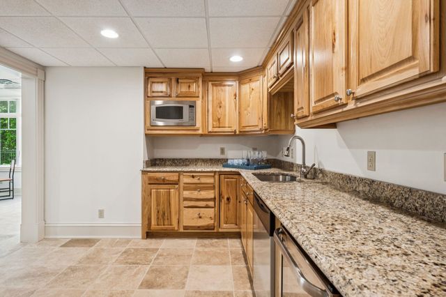 1 Willowbrook Court, Bedford, NH 03110