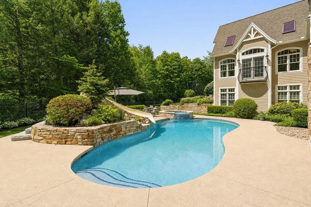 1 Willowbrook Court, Bedford, NH 03110