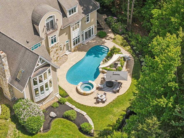 1 Willowbrook Court, Bedford, NH 03110