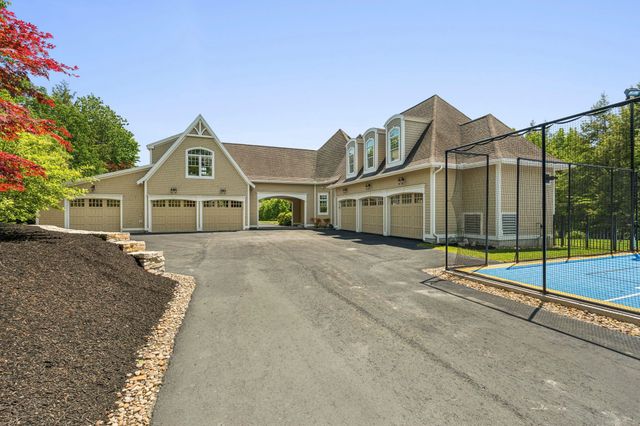 1 Willowbrook Court, Bedford, NH 03110
