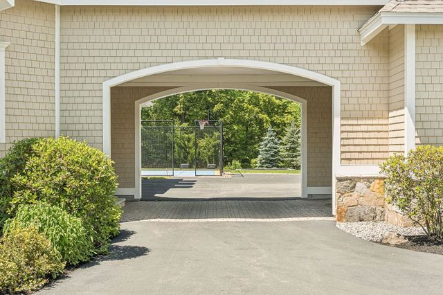 1 Willowbrook Court, Bedford, NH 03110