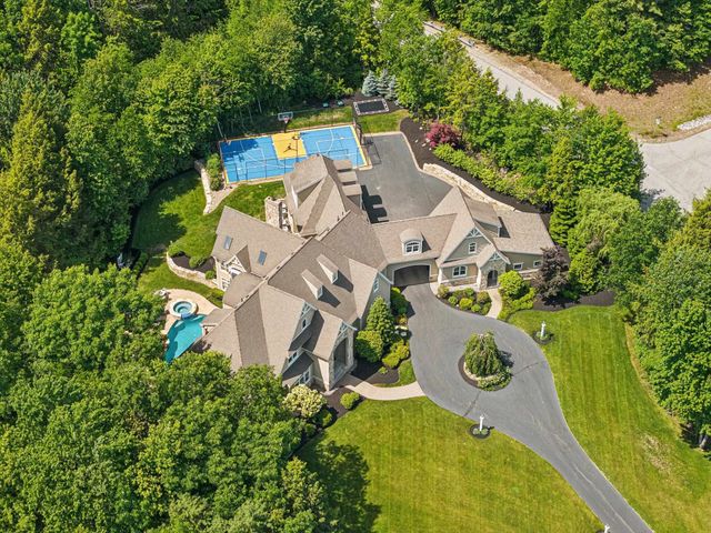 1 Willowbrook Court, Bedford, NH 03110