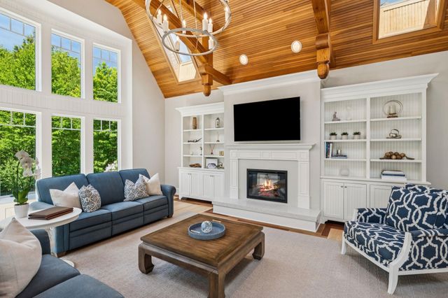 1 Willowbrook Court, Bedford, NH 03110