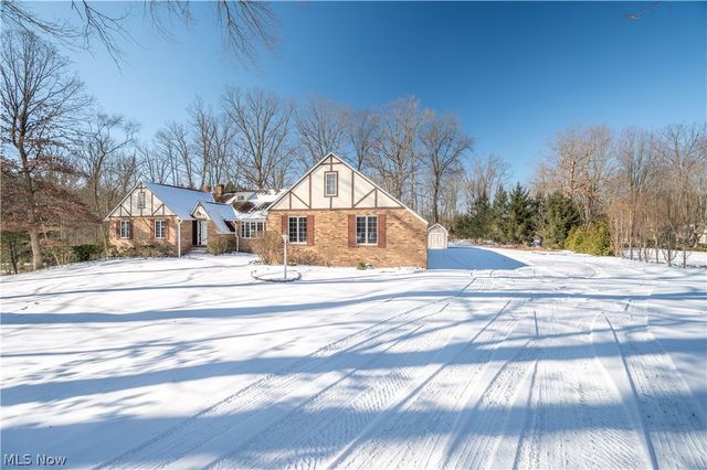 2998 Whispering Pines Drive, Canfield, OH 44406