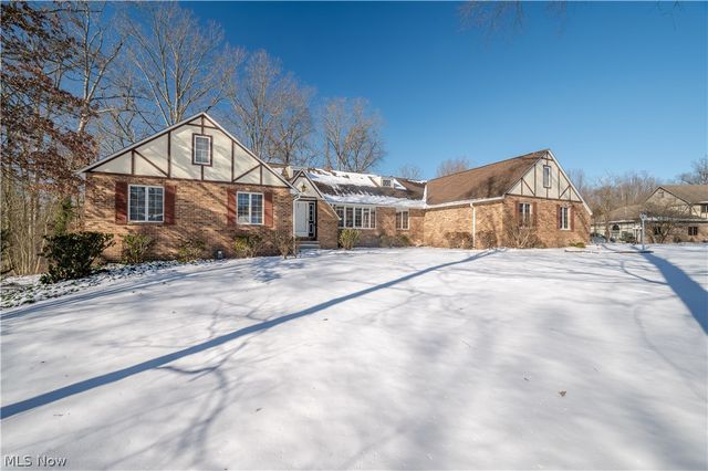 2998 Whispering Pines Drive, Canfield, OH 44406