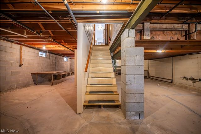 2998 Whispering Pines Drive, Canfield, OH 44406