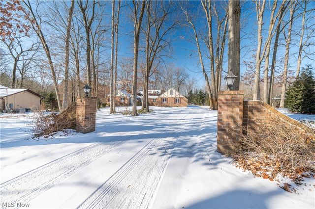 2998 Whispering Pines Drive, Canfield, OH 44406