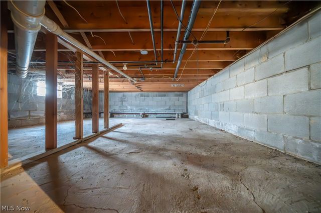 2998 Whispering Pines Drive, Canfield, OH 44406