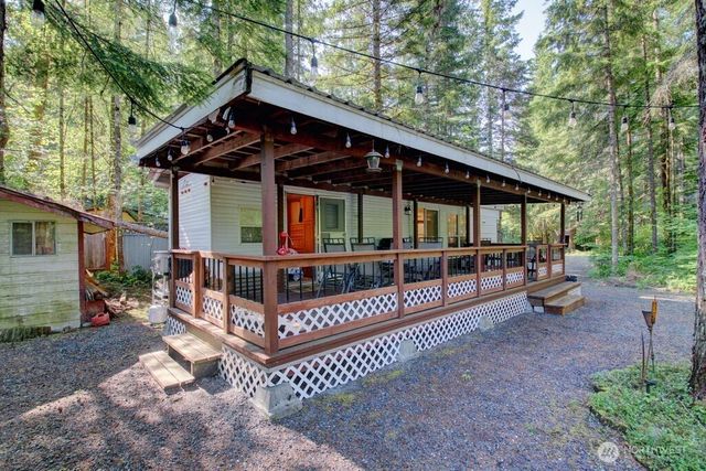 90 Christmas Tree Circle, Deming, WA 98244