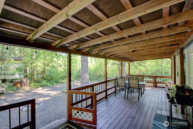 90 Christmas Tree Circle, Deming, WA 98244