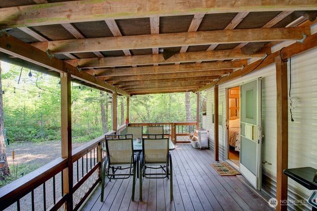 90 Christmas Tree Circle, Deming, WA 98244