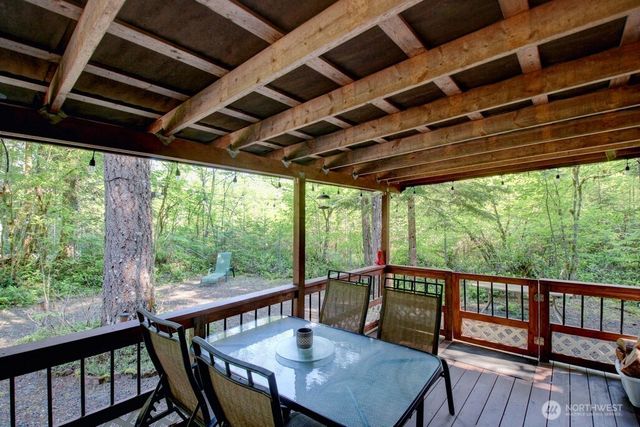 90 Christmas Tree Circle, Deming, WA 98244