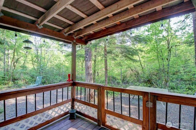 90 Christmas Tree Circle, Deming, WA 98244