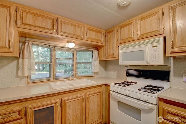 90 Christmas Tree Circle, Deming, WA 98244