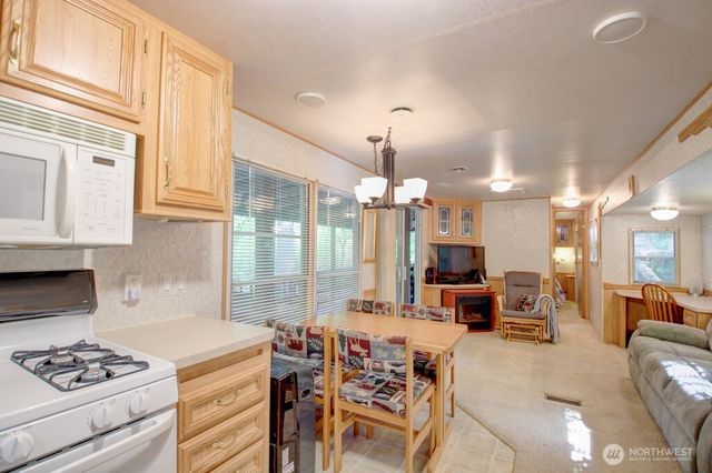 90 Christmas Tree Circle, Deming, WA 98244