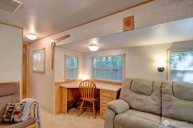 90 Christmas Tree Circle, Deming, WA 98244