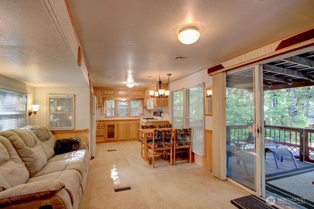 90 Christmas Tree Circle, Deming, WA 98244