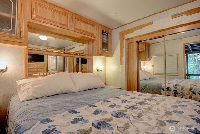 90 Christmas Tree Circle, Deming, WA 98244