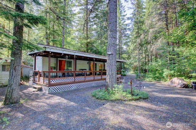 90 Christmas Tree Circle, Deming, WA 98244