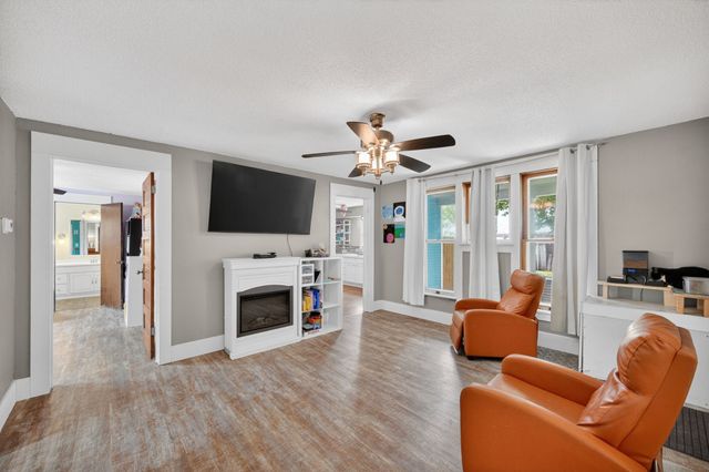 415 N 1st Avenue, Winterset, IA 50273