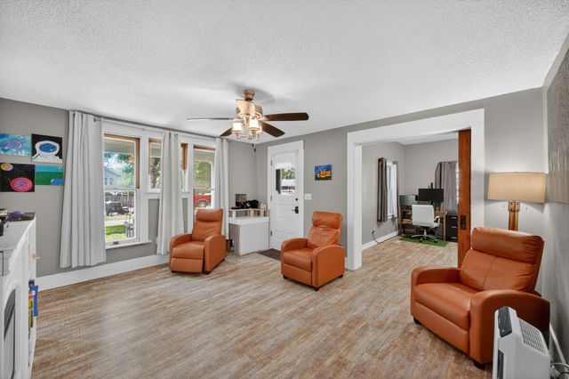 415 N 1st Avenue, Winterset, IA 50273