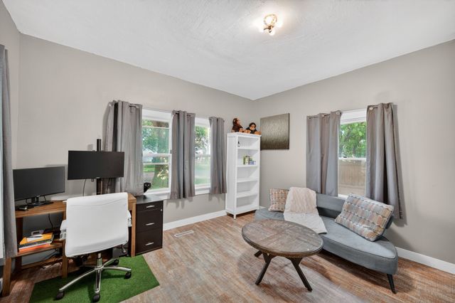 415 N 1st Avenue, Winterset, IA 50273
