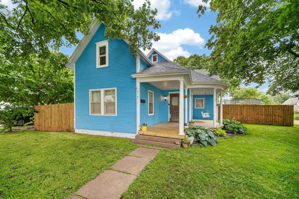 415 N 1st Avenue, Winterset, IA 50273