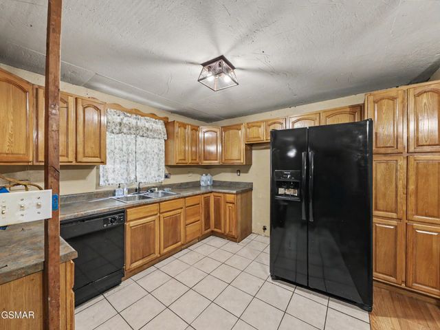 1717 Elkins Road, Kodak, TN 37764