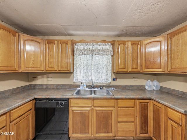 1717 Elkins Road, Kodak, TN 37764