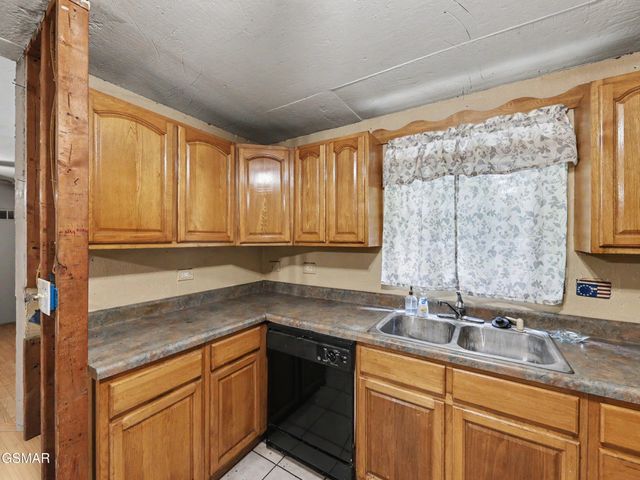 1717 Elkins Road, Kodak, TN 37764