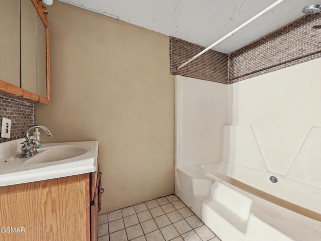 1717 Elkins Road, Kodak, TN 37764