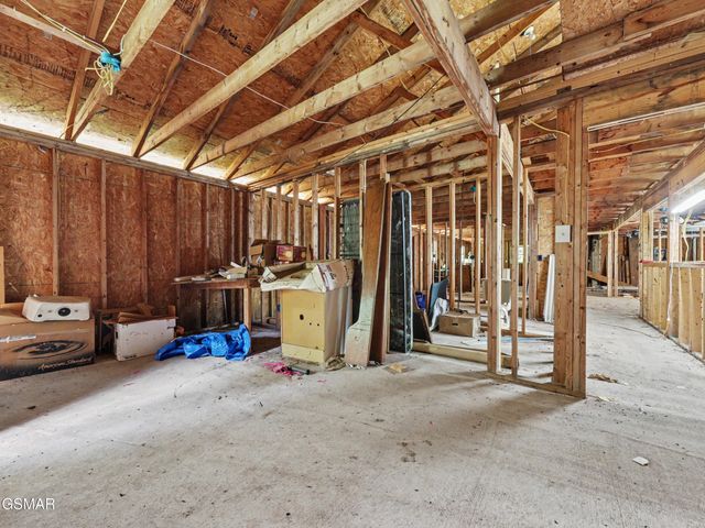 1717 Elkins Road, Kodak, TN 37764