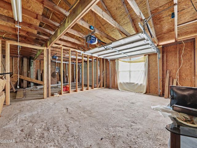 1717 Elkins Road, Kodak, TN 37764