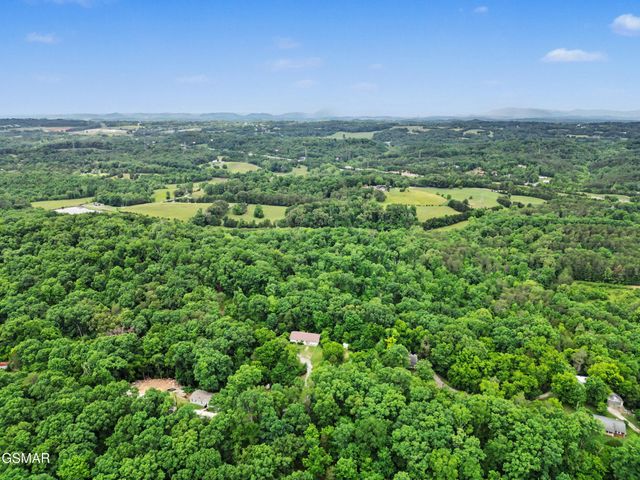 1717 Elkins Road, Kodak, TN 37764