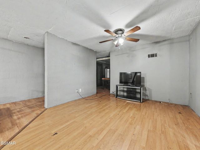 1717 Elkins Road, Kodak, TN 37764
