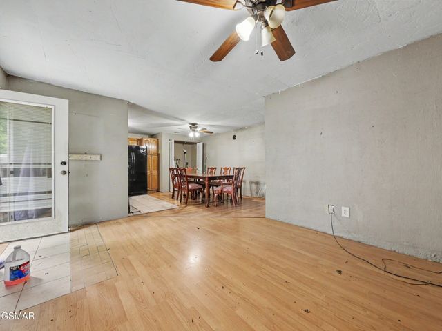 1717 Elkins Road, Kodak, TN 37764