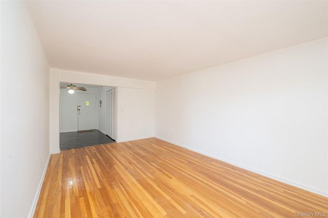 50 Brompton Road Apt 3H, Great Neck, NY 11021