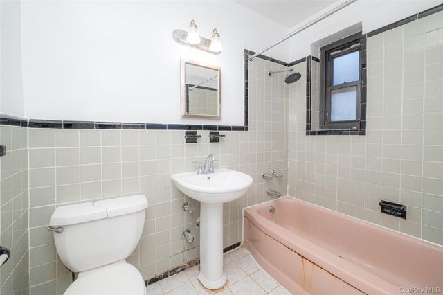 50 Brompton Road Apt 3H, Great Neck, NY 11021