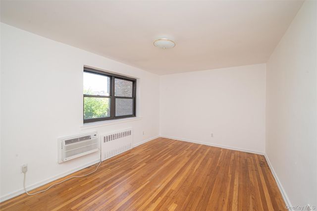 50 Brompton Road Apt 3H, Great Neck, NY 11021